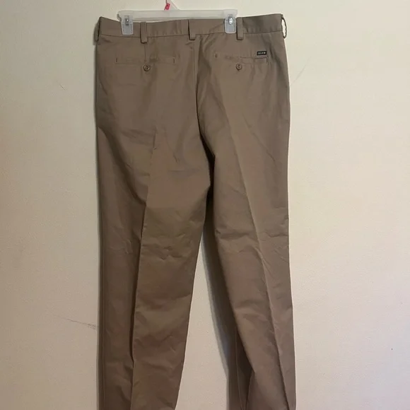 Men’s IZOD Pants - Picture 2 of 6